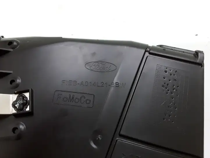Ford Focus (2015 - 2019) F1EBA014L21BBW Центральный воздушный дефлектор — фото 2