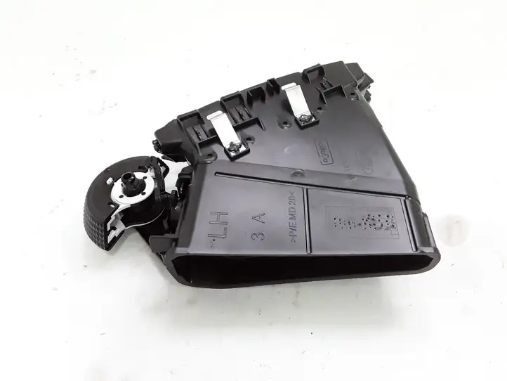 Ford Focus (2015 - 2019) F1EBA014L21BBW Центральный воздушный дефлектор — фото 3