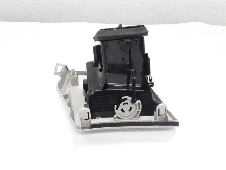 Nissan Leaf I (ZE0) (2010 - 2017)  687603NA0A Боковая воздушный дефлектор