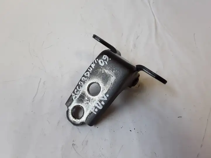 Honda Accord (2008 - 2016)   Верхняя петля передней двери