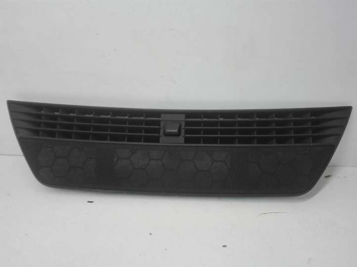 8E0819635D Audi A4 S4 B7 8E 8H Lango oro grotelės