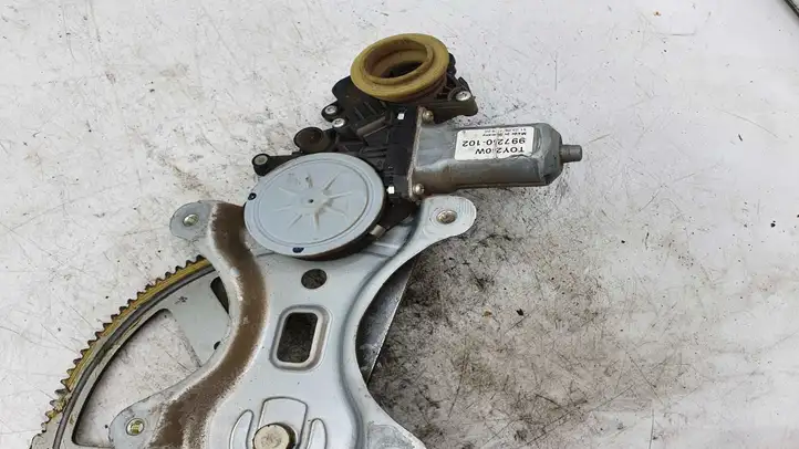 Toyota Corolla Verso E121 (2004 - 2007) 8698100F010 Электростеклоподъемник передний (комплект) — фото 2
