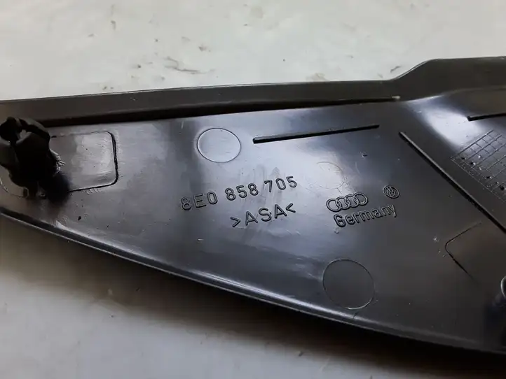 Audi A4 (2004 - 2009)  8E0858705 Пластиковая отделка зеркала
