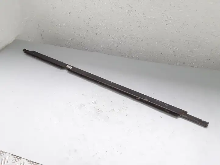 Volkswagen Tiguan (2007 - 2011) 5N0839475 Накладка стекла задней двери — фото 3