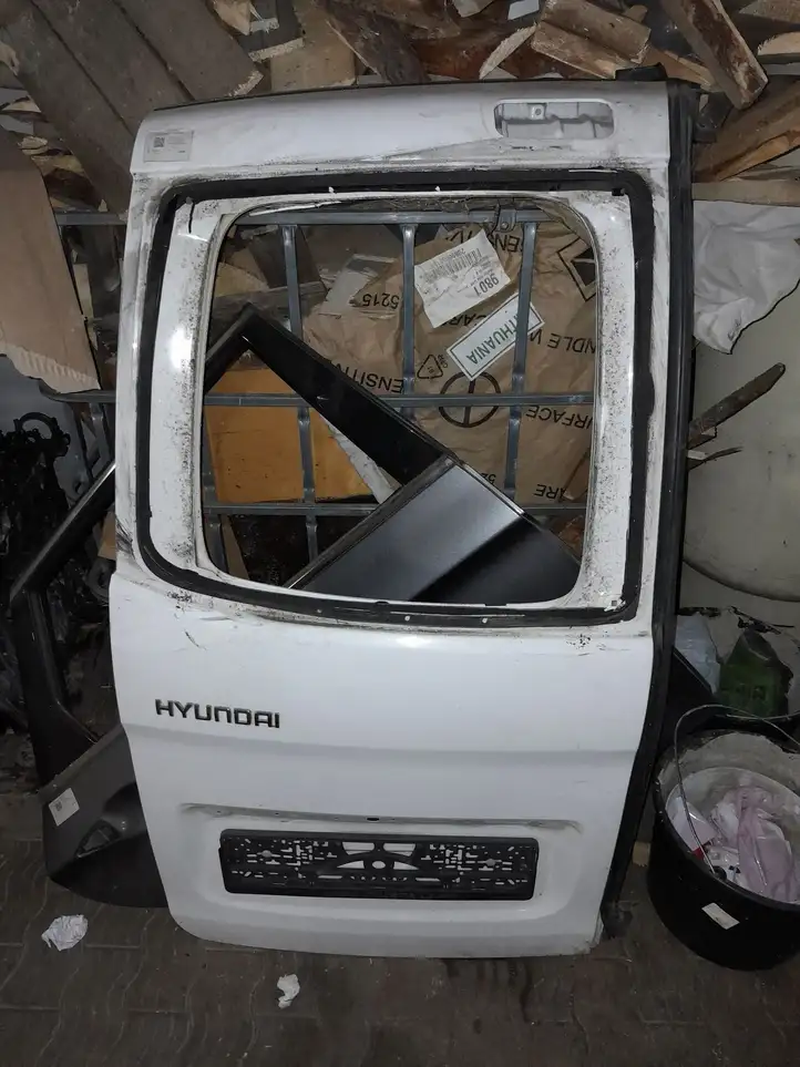 Hyundai H-1, Starex, Satellite (2007 - 2013) NOCODE Багажная дверь — фото 1