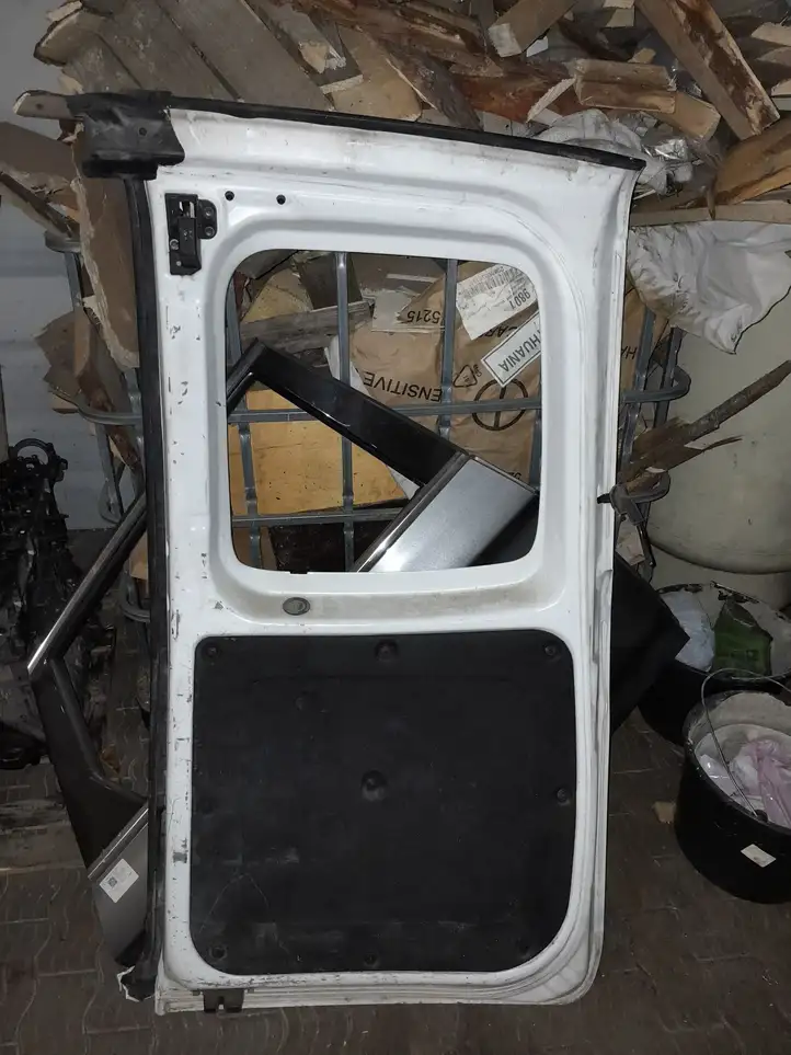 Hyundai H-1, Starex, Satellite (2007 - 2013) NOCODE Багажная дверь — фото 3