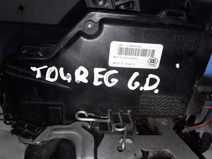 Volkswagen Touareg I (2002 - 2010) 7L0839016D Замок задней двери — фото 2