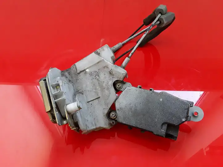 Subaru Forester SG (2006 - 2008) 643 Замок задней двери — фото 1