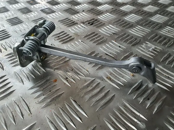 Opel Vivaro (2014 - 2018) 00242R Ограничитель двери — фото 1