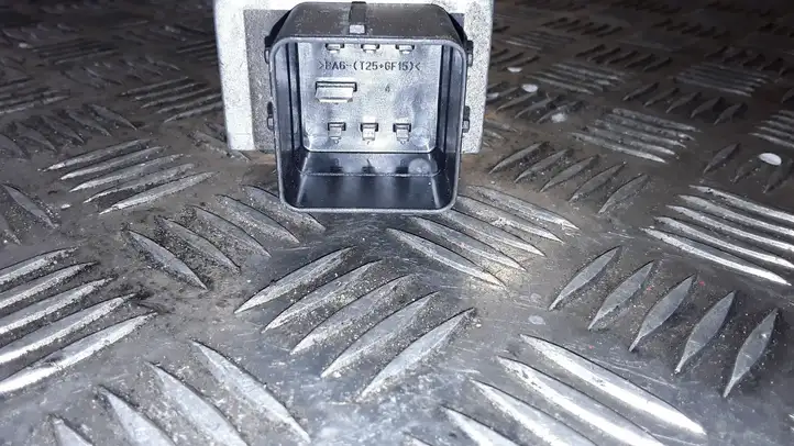 Nissan Qashqai (2006 - 2010)  9640469680 Реле подогрева свеч