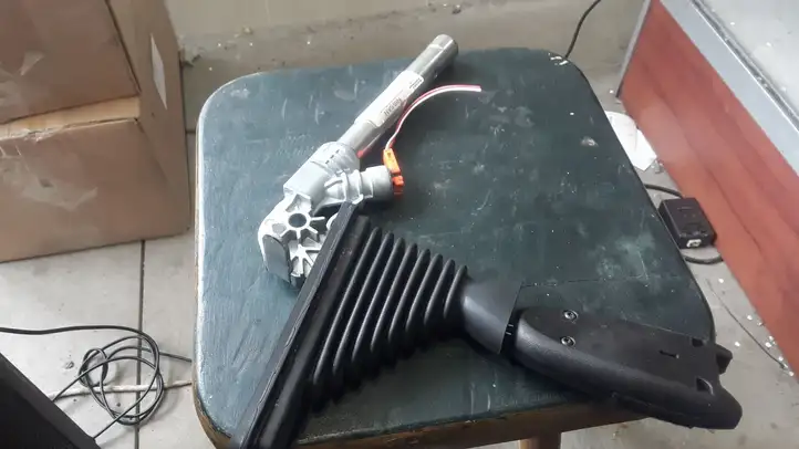 Nissan Qashqai (2006 - 2010) 86843JD000 Замок переднего ремня — фото 1