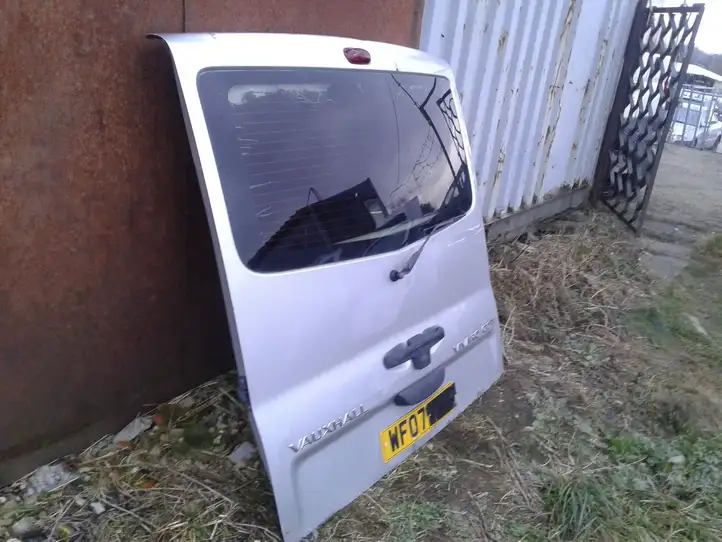 Renault Trafic II (X83) (2002 - 2014) Задняя дверь — фото 4
