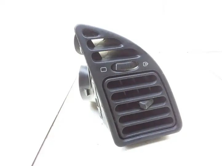 Peugeot 306 (1993 - 2002) 9607710677 Боковой воздушный дефлектор — фото 1