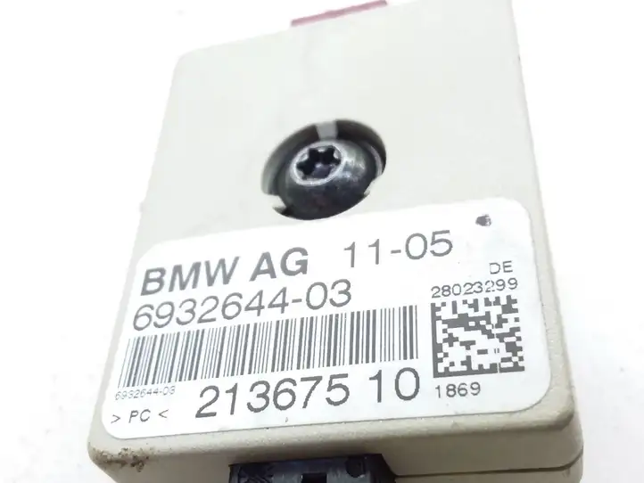 BMW 3 E90 E91 (2005 - 2012) 693264403 Усилитель антенны — фото 3
