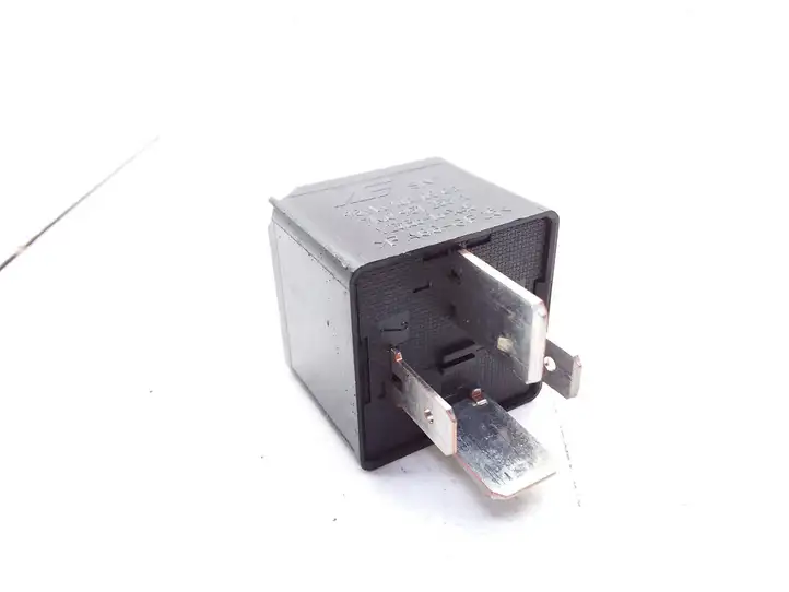 Audi A3/S3 8L (2000 - 2003)  7M0951253A Другое реле