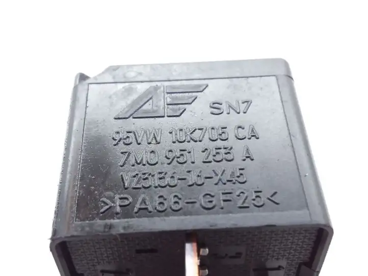 Audi A3/S3 8L (2000 - 2003)  7M0951253A Другое реле