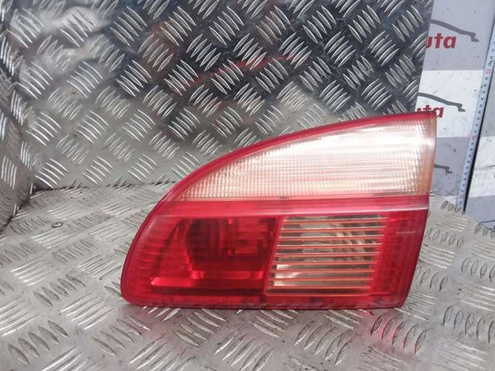 89022025 Toyota Avensis T220 Galinis žibintas dangtyje