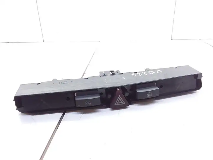 Opel Astra H (2004 - 2009) 660332 Включатель аварийных фонарей — фото 1