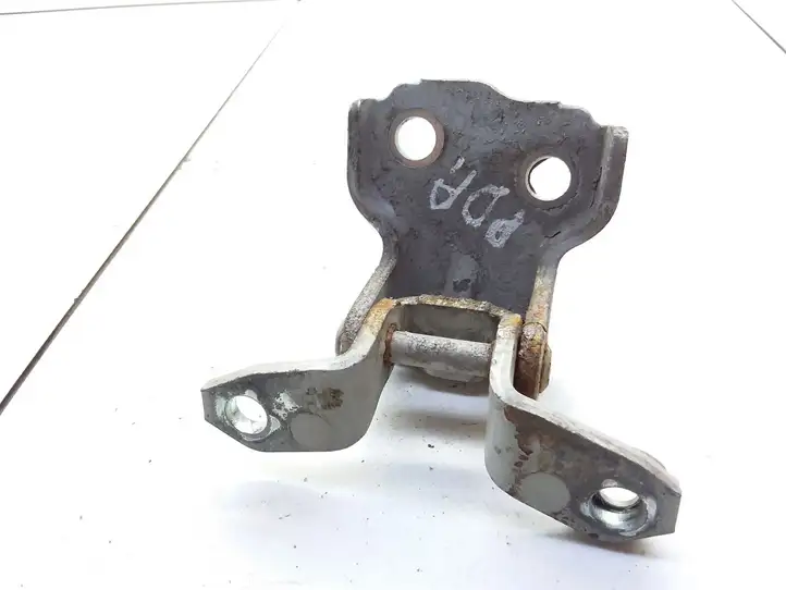 Suzuki Liana (2004 - 2007)   Нижняя петля передней двери