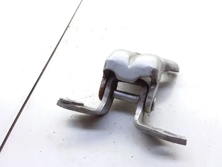 Suzuki Liana (2004 - 2007)   Нижняя петля передней двери