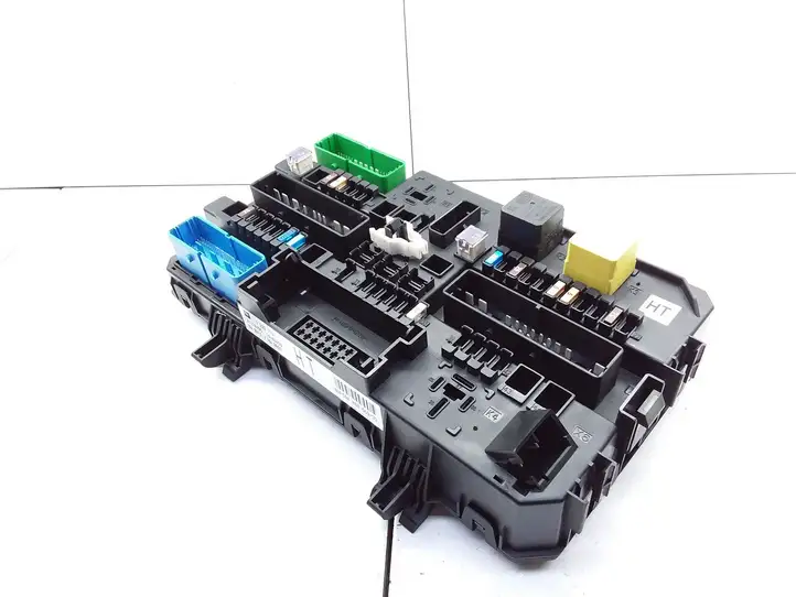 Opel Astra (2004 - 2009)  13222173 Блок предохранителей