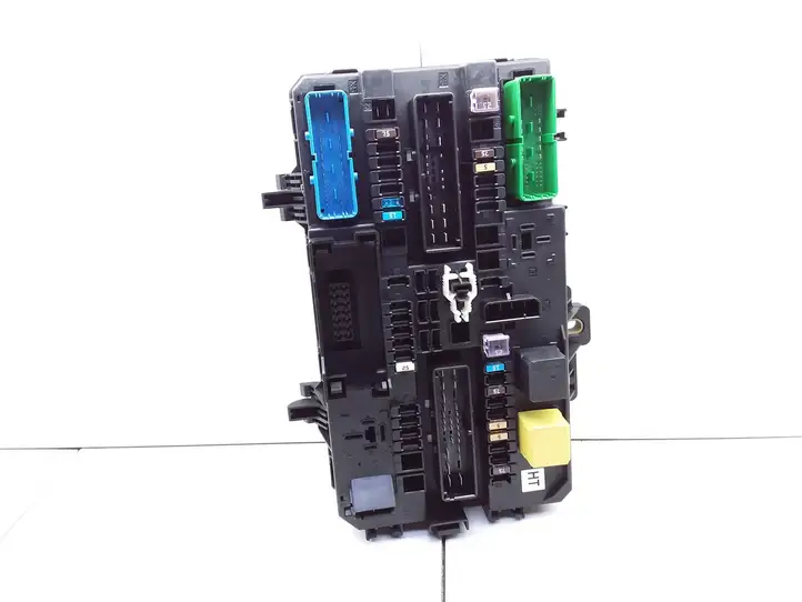 Opel Astra (2004 - 2009)  13222173 Блок предохранителей