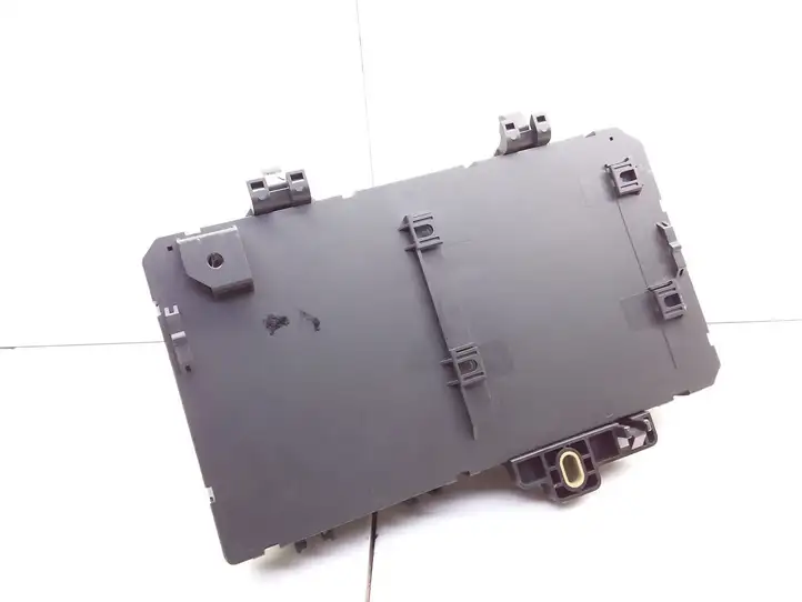 Opel Astra (2004 - 2009)  13222173 Блок предохранителей