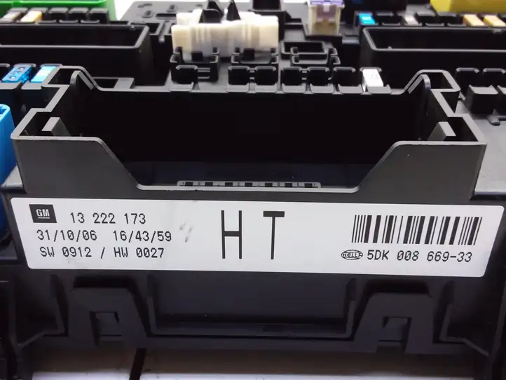 Opel Astra (2004 - 2009)  13222173 Блок предохранителей