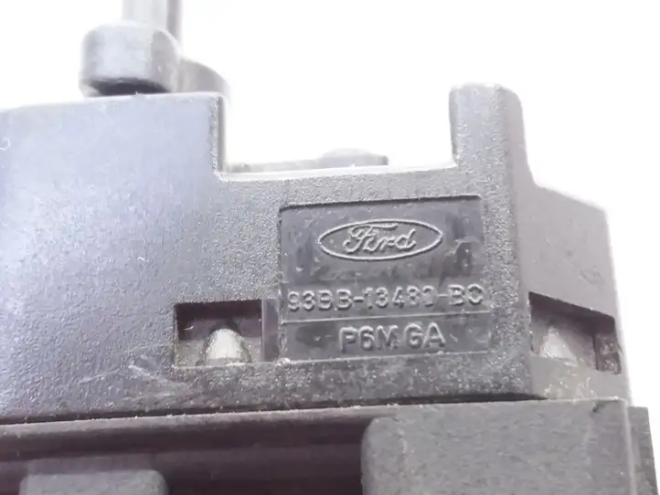 Ford Focus (1998 - 2004) 93BB13480BC Датчик педали тормоза — фото 4