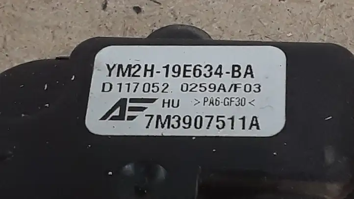 Ford Galaxy (2000 - 2006) 7M3907511A Двигатель задвижки потока воздуха — фото 2