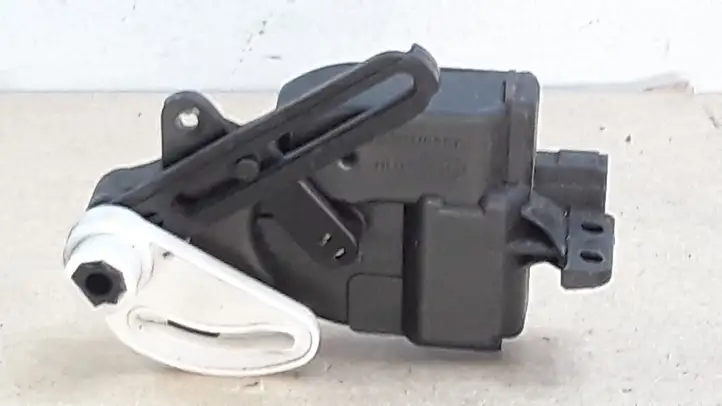 Volkswagen PASSAT B5.5 (2001 - 2005)  1J0907511 Двигатель задвижки потока воздуха