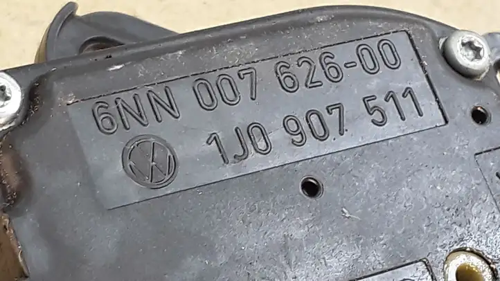 Volkswagen PASSAT B5.5 (2001 - 2005)  1J0907511 Двигатель задвижки потока воздуха