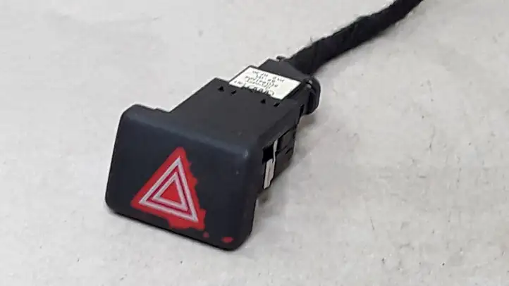 Audi A4 S4 B6 8E 8H (2000 - 2006) 8E0941509 Включатель аварийных фонарей — фото 1