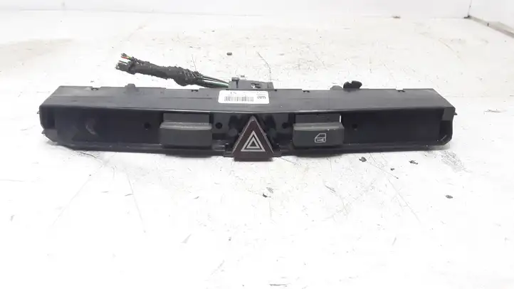 Opel Astra H (2004 - 2009) 13100105 Включатель аварийных фонарей — фото 1