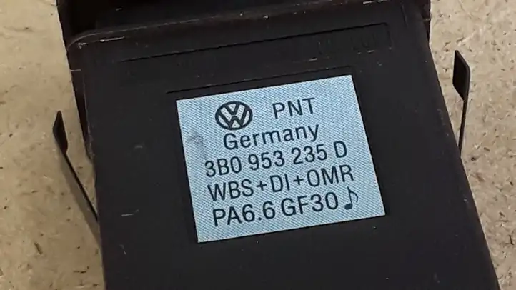 Volkswagen PASSAT B5.5 (2001 - 2005) 3B0953235D Включатель аварийных фонарей — фото 3