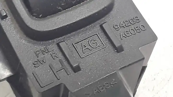 Subaru Legacy (2003 - 2009) 94263AG050 Блок кнопок стеклоподъемников — фото 3