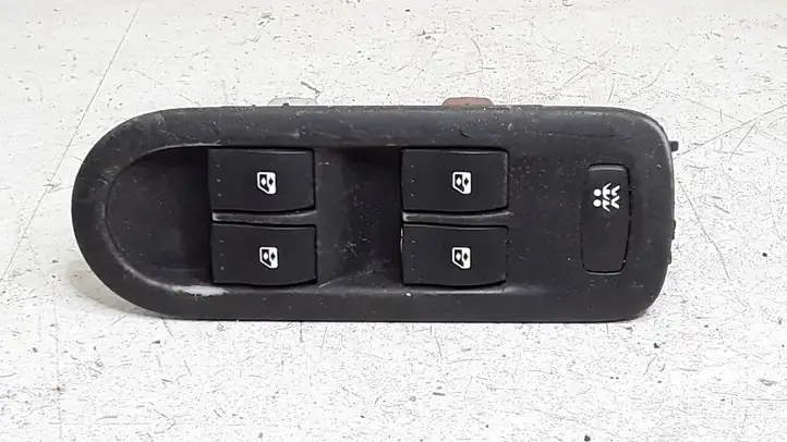 Renault Megane II (2002 - 2005) 156018070 Блок кнопок стеклоподъемников — фото 1