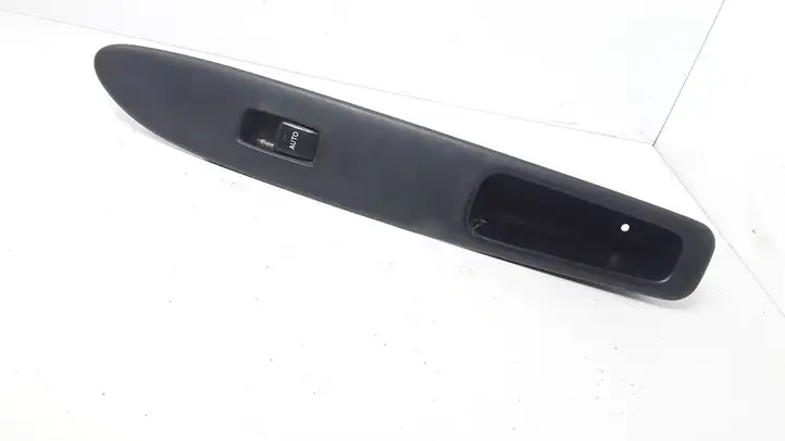 Toyota Avensis Verso (2004 - 2009) 8403044020 Блок кнопок стеклоподъемников — фото 1