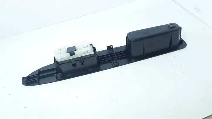 Toyota Avensis Verso (2004 - 2009) 8403044020 Блок кнопок стеклоподъемников — фото 4