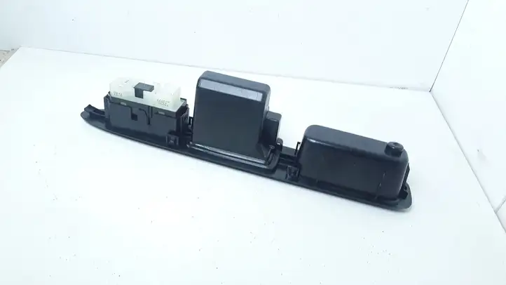 Toyota Avensis Verso (2004 - 2009) 8403044020 Блок кнопок стеклоподъемников — фото 3