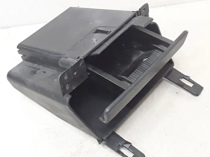 Peugeot 307 (2001 - 2005)  9637031977 Передняя пепельница