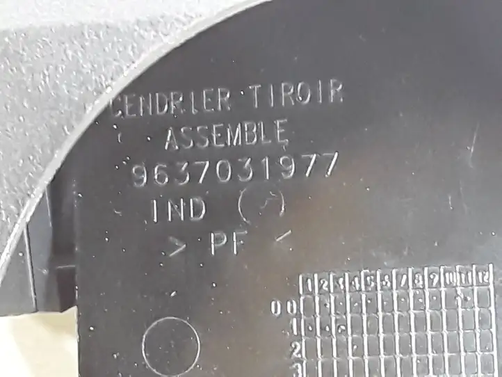 Peugeot 307 (2001 - 2005)  9637031977 Передняя пепельница