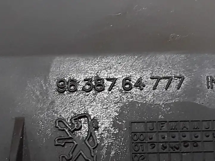 Peugeot 307 (2001 - 2005)  9637031977 Передняя пепельница