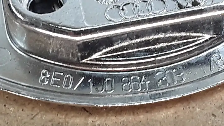 Volkswagen PASSAT B5.5 (2001 - 2005)  1J0864203 Другая деталь отделки багажника