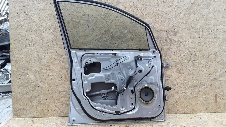 Toyota Avensis Verso (2004 - 2009) Дверь — фото 9