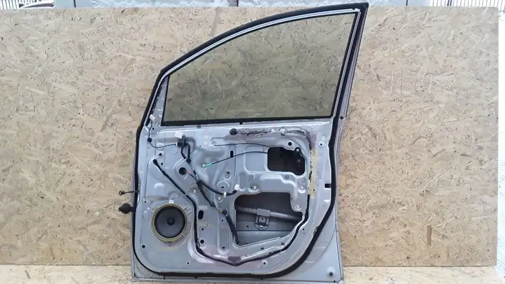 Toyota Avensis Verso (2004 - 2009) Дверь — фото 8