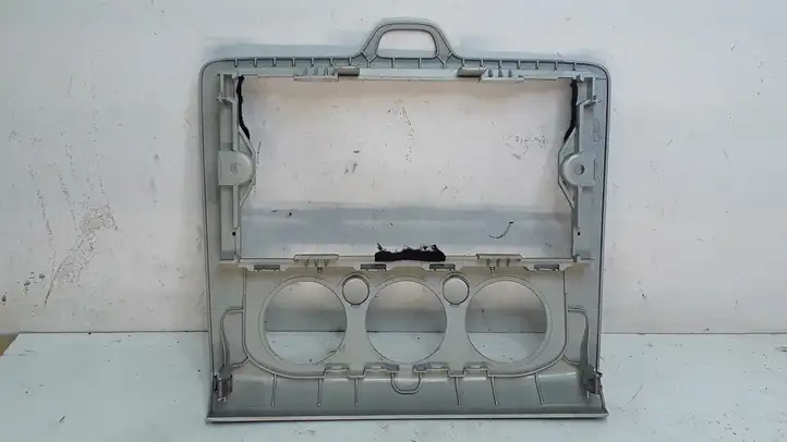 Ford Focus (2005 - 2008)  4M5118522ADW Отделка радио/ навигации