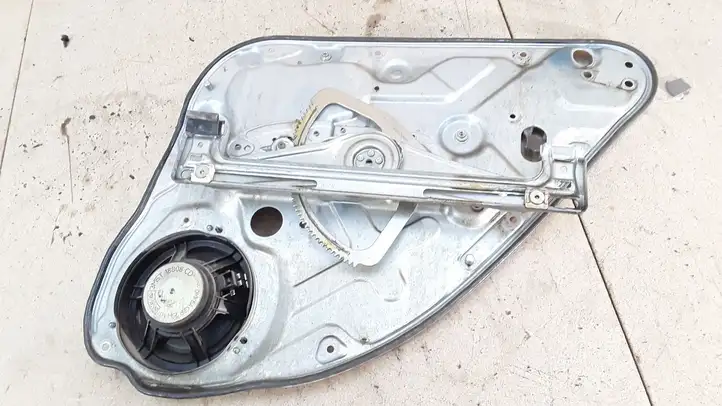Ford Focus (2005 - 2008) 4M51A24995CE Механический стеклоподъемник задней двери — фото 3