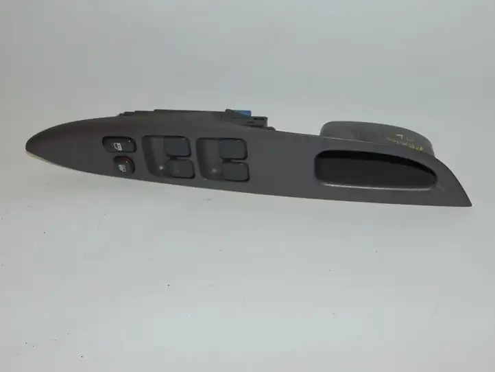 Toyota Prius (XW10) (1997 - 2003) 8404047020 Блок кнопок стеклоподъемников — фото 2
