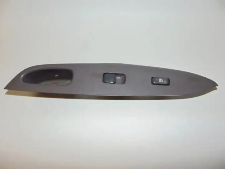 Toyota Prius (XW10) (1997 - 2003) 8403047010 Блок кнопок стеклоподъемников — фото 1